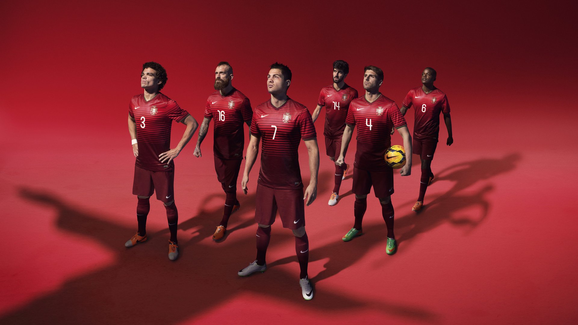 英超焦点：曼联逆转夺冠希望再升！，英超-曼联2-1逆转重夺榜首